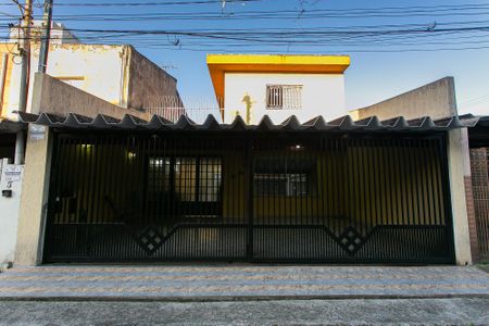 Casa à venda com 186m², 2 quartos e 6 vagas Casa à venda com 186m², 2 quartos e 6 vagasFachada