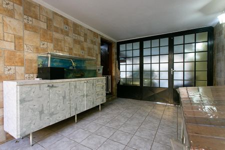 Casa à venda com 186m², 2 quartos e 6 vagas Casa à venda com 186m², 2 quartos e 6 vagasQuintal