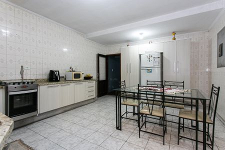 Casa à venda com 186m², 2 quartos e 6 vagas Casa à venda com 186m², 2 quartos e 6 vagasCozinha