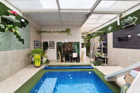 Casa à venda com 180m², 3 quartos e 3 vagas Casa à venda com 180m², 3 quartos e 3 vagasÁrea de Serviço