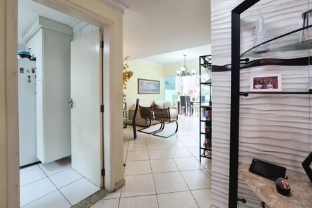 Casa à venda com 180m², 3 quartos e 3 vagas Casa à venda com 180m², 3 quartos e 3 vagasSala