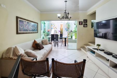 Casa à venda com 180m², 3 quartos e 3 vagas Casa à venda com 180m², 3 quartos e 3 vagasSala