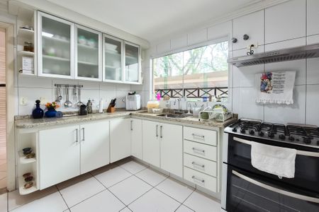 Casa à venda com 180m², 3 quartos e 3 vagas Casa à venda com 180m², 3 quartos e 3 vagasCozinha