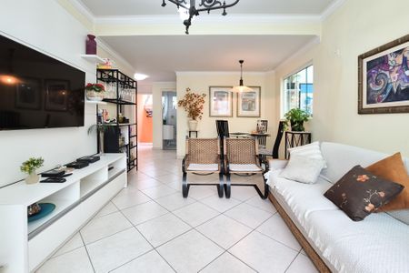 Casa à venda com 180m², 3 quartos e 3 vagas Casa à venda com 180m², 3 quartos e 3 vagasSala