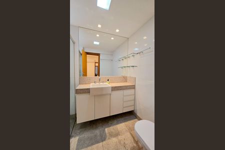 Apartamento à venda com 130m², 4 quartos e 3 vagas Apartamento à venda com 130m², 4 quartos e 3 vagasBanheiro da Suíte