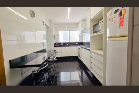 Apartamento à venda com 130m², 4 quartos e 3 vagas Apartamento à venda com 130m², 4 quartos e 3 vagasCozinha