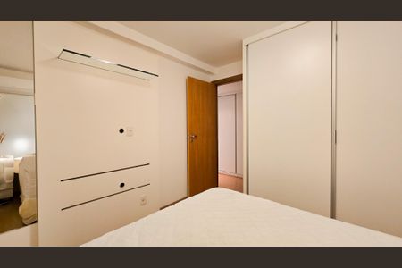 Apartamento à venda com 130m², 4 quartos e 3 vagas Apartamento à venda com 130m², 4 quartos e 3 vagasQuarto 1