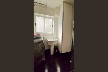 Apartamento à venda com 130m², 4 quartos e 3 vagas Apartamento à venda com 130m², 4 quartos e 3 vagasÁrea de Serviço