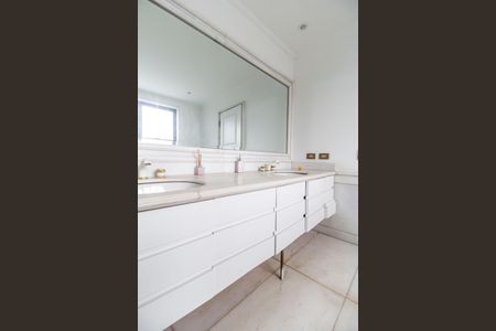 Casa de condomínio para alugar com 1500m², 4 quartos e 12 vagas Casa de condomínio para alugar com 1500m², 4 quartos e 12 vagasBanheiro da Suíte 3