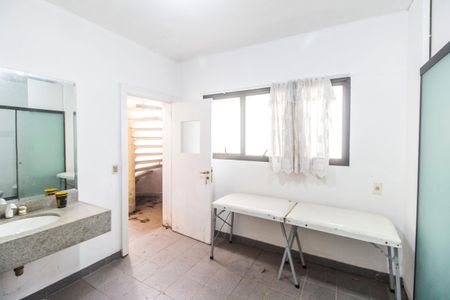 Casa de condomínio para alugar com 1500m², 4 quartos e 12 vagas Casa de condomínio para alugar com 1500m², 4 quartos e 12 vagasBanheiro