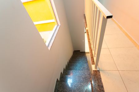 Casa à venda com 181m², 3 quartos e 6 vagas Casa à venda com 181m², 3 quartos e 6 vagasEscada