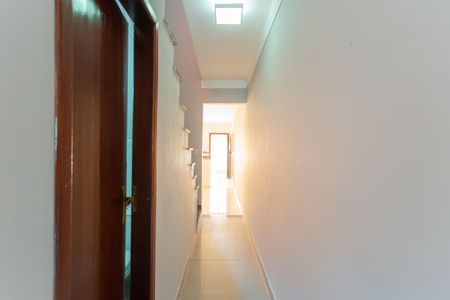 Casa à venda com 181m², 3 quartos e 6 vagas Casa à venda com 181m², 3 quartos e 6 vagasCorredor