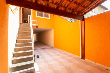 Casa à venda com 181m², 3 quartos e 6 vagas Casa à venda com 181m², 3 quartos e 6 vagasÁrea Externa