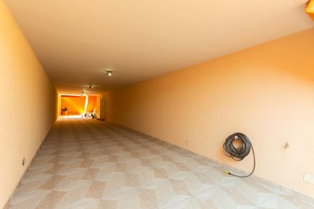 Casa à venda com 181m², 3 quartos e 6 vagas Casa à venda com 181m², 3 quartos e 6 vagasGaragem