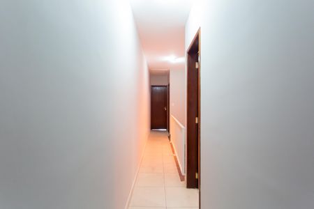 Casa à venda com 181m², 3 quartos e 6 vagas Casa à venda com 181m², 3 quartos e 6 vagasCorredor