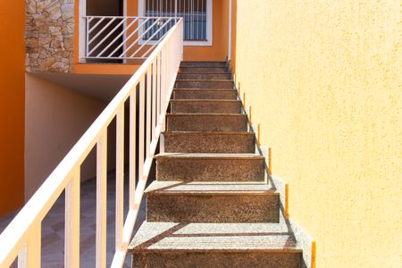 Casa à venda com 181m², 3 quartos e 6 vagas Casa à venda com 181m², 3 quartos e 6 vagasÁrea Externa - Escada