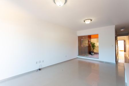 Casa à venda com 181m², 3 quartos e 6 vagas Casa à venda com 181m², 3 quartos e 6 vagasSala