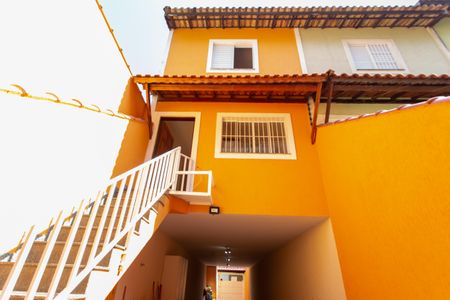 Casa à venda com 181m², 3 quartos e 6 vagas Casa à venda com 181m², 3 quartos e 6 vagasFachada