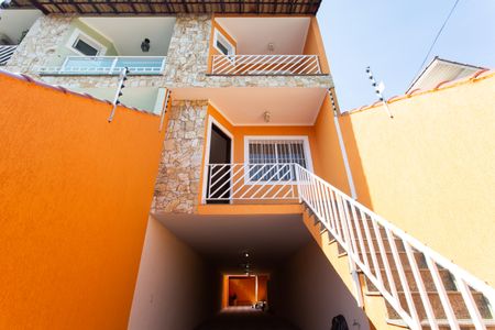 Casa à venda com 181m², 3 quartos e 6 vagas Casa à venda com 181m², 3 quartos e 6 vagasFachada