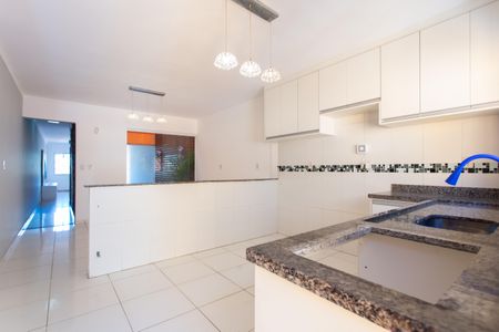 Casa à venda com 181m², 3 quartos e 6 vagas Casa à venda com 181m², 3 quartos e 6 vagasCozinha