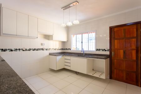 Casa à venda com 181m², 3 quartos e 6 vagas Casa à venda com 181m², 3 quartos e 6 vagasCozinha