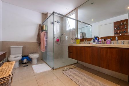 Apartamento à venda com 340m², 3 quartos e 5 vagasSuíte 1 Banheiro