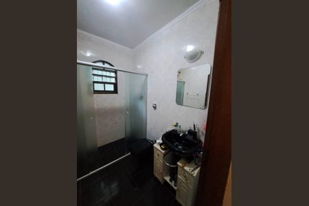 Casa à venda com 195m², 3 quartos e 3 vagas Casa à venda com 195m², 3 quartos e 3 vagasBanheiro Social