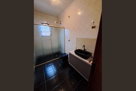 Casa à venda com 195m², 3 quartos e 3 vagas Casa à venda com 195m², 3 quartos e 3 vagasBanheiro da Suíte