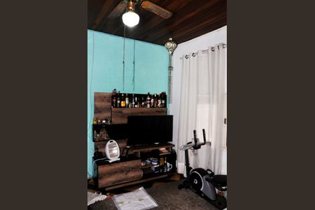 Casa à venda com 250m², 2 quartos e 3 vagas Casa à venda com 250m², 2 quartos e 3 vagasSala