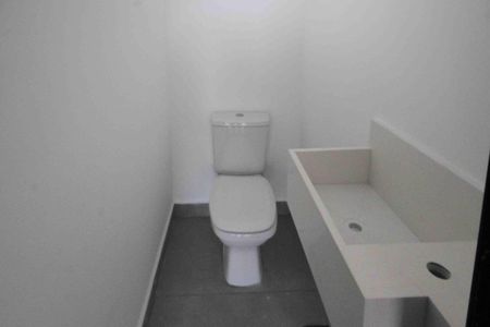 Casa de condomínio à venda com 154m², 2 quartos e 2 vagas Casa de condomínio à venda com 154m², 2 quartos e 2 vagasLavabo do rooftop