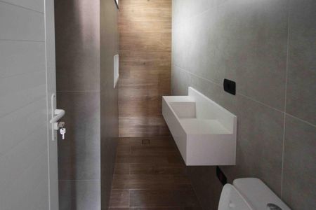 Casa de condomínio à venda com 154m², 2 quartos e 2 vagas Casa de condomínio à venda com 154m², 2 quartos e 2 vagasBanheiro da Suite