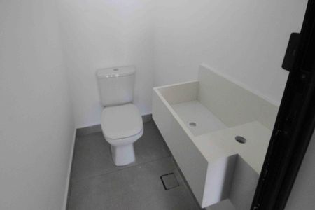 Casa de condomínio à venda com 154m², 2 quartos e 2 vagas Casa de condomínio à venda com 154m², 2 quartos e 2 vagasLavabo do rooftop