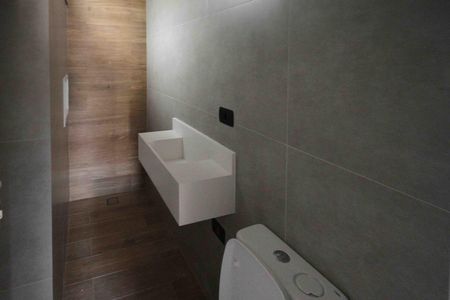 Casa de condomínio à venda com 154m², 2 quartos e 2 vagas Casa de condomínio à venda com 154m², 2 quartos e 2 vagasBanheiro da Suite