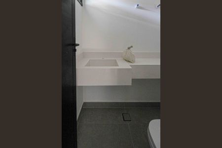 Casa de condomínio à venda com 154m², 3 quartos e 2 vagasLavabo