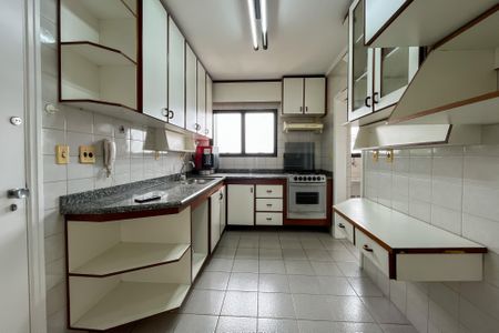 Apartamento à venda com 99m², 3 quartos e 3 vagas Apartamento à venda com 99m², 3 quartos e 3 vagasCozinha