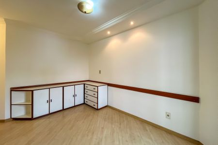 Apartamento à venda com 99m², 3 quartos e 3 vagas Apartamento à venda com 99m², 3 quartos e 3 vagasSuíte