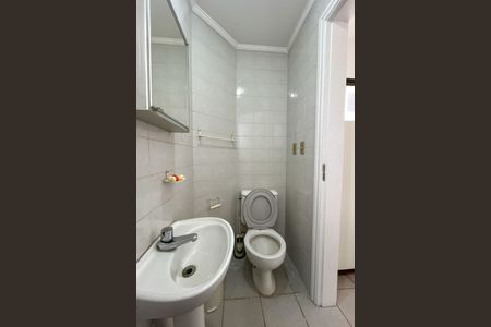 Apartamento à venda com 99m², 3 quartos e 3 vagas Apartamento à venda com 99m², 3 quartos e 3 vagasBanheiro de serviço