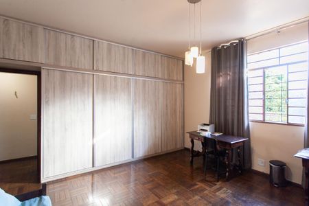 Casa à venda com 402m², 9 quartos e 3 vagasQuarto 4 da Casa 2 