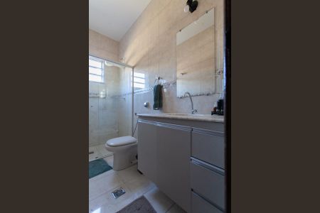 Casa à venda com 402m², 9 quartos e 3 vagasBanheiro Social da Casa 1