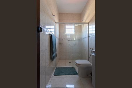 Casa à venda com 402m², 9 quartos e 3 vagasBanheiro Social da Casa 1