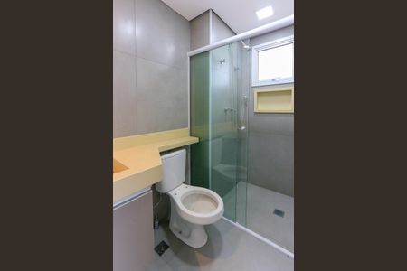 Apartamento à venda com 61m², 2 quartos e 1 vagaSuite - Banheiro