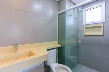 Apartamento à venda com 61m², 2 quartos e 1 vagaSuite - Banheiro
