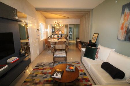 Casa para alugar com 130m², 3 quartos e 2 vagasSala