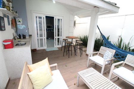 Casa para alugar com 130m², 3 quartos e 2 vagasQuintal