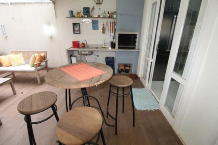 Casa para alugar com 130m², 3 quartos e 2 vagasQuintal