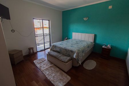Casa à venda com 240m², 3 quartos e 4 vagasSuíte