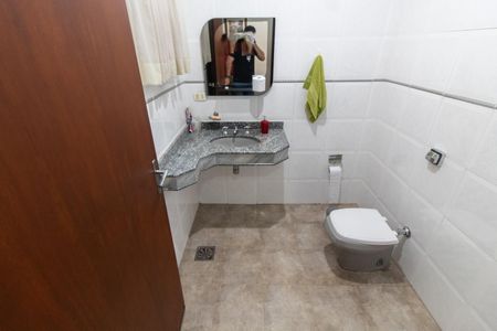 Casa à venda com 240m², 3 quartos e 4 vagasLavabo