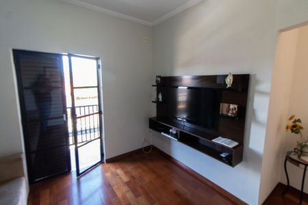 Casa à venda com 240m², 3 quartos e 4 vagasSala 2