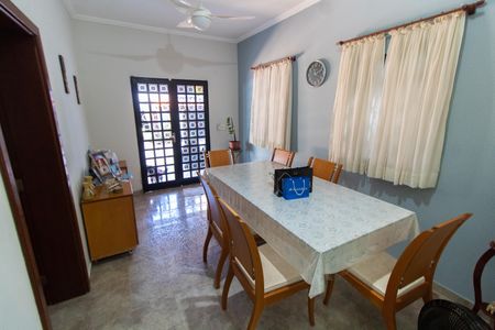 Casa à venda com 240m², 3 quartos e 4 vagasCopa