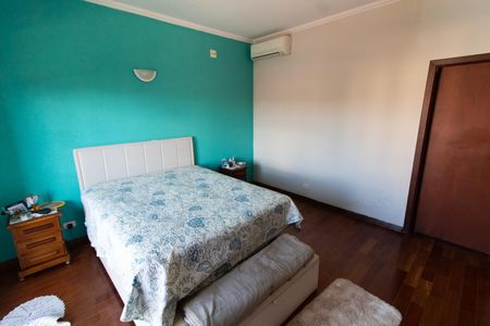 Casa à venda com 240m², 3 quartos e 4 vagasSuíte